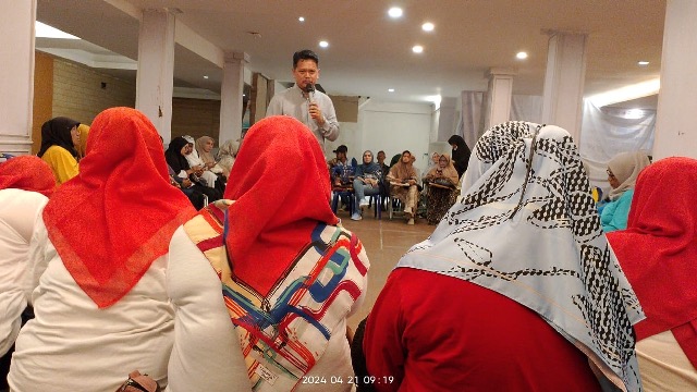 Ratusan Warga Medan 'Kepung' Posko Relawan Prof Ridha, Rosdeliana : Kami Rindukan Pemimpin yang Dermawan