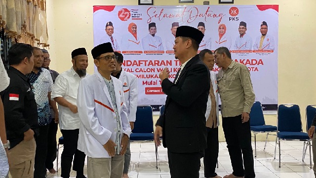 Saat Mendaftar Sebagai Calon Walikota Medan ke PKS, Kasman Lubis Puji Prof Ridha : Banyak 'Dayang-Dayangnya'