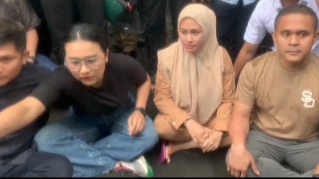 Kiki Handoko Sembiring Dampingi Ketua DPRD Sumut Terima Aspirasi Massa Aksi Saat Hujan, Siap Berbenah dan Perjuangkan Hak Rakyat Sumut