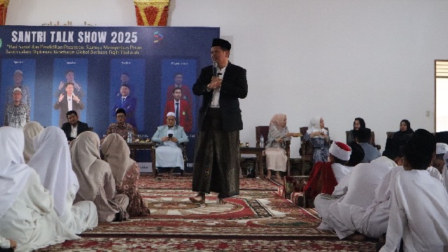Sarung dan Spirit Santri: Prof. Ridha Dharma Jaya Renungkan Makna Kesederhanaan di Hari Santri 2025